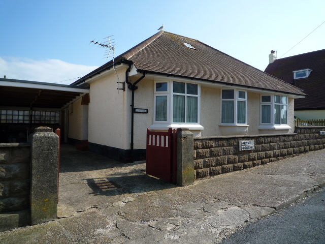 Side view of Carisbrooke self catering holiday cottage